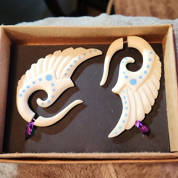 BEAUTIFUL EARRINGS MADE FROM BONE - Picture 1 of 5